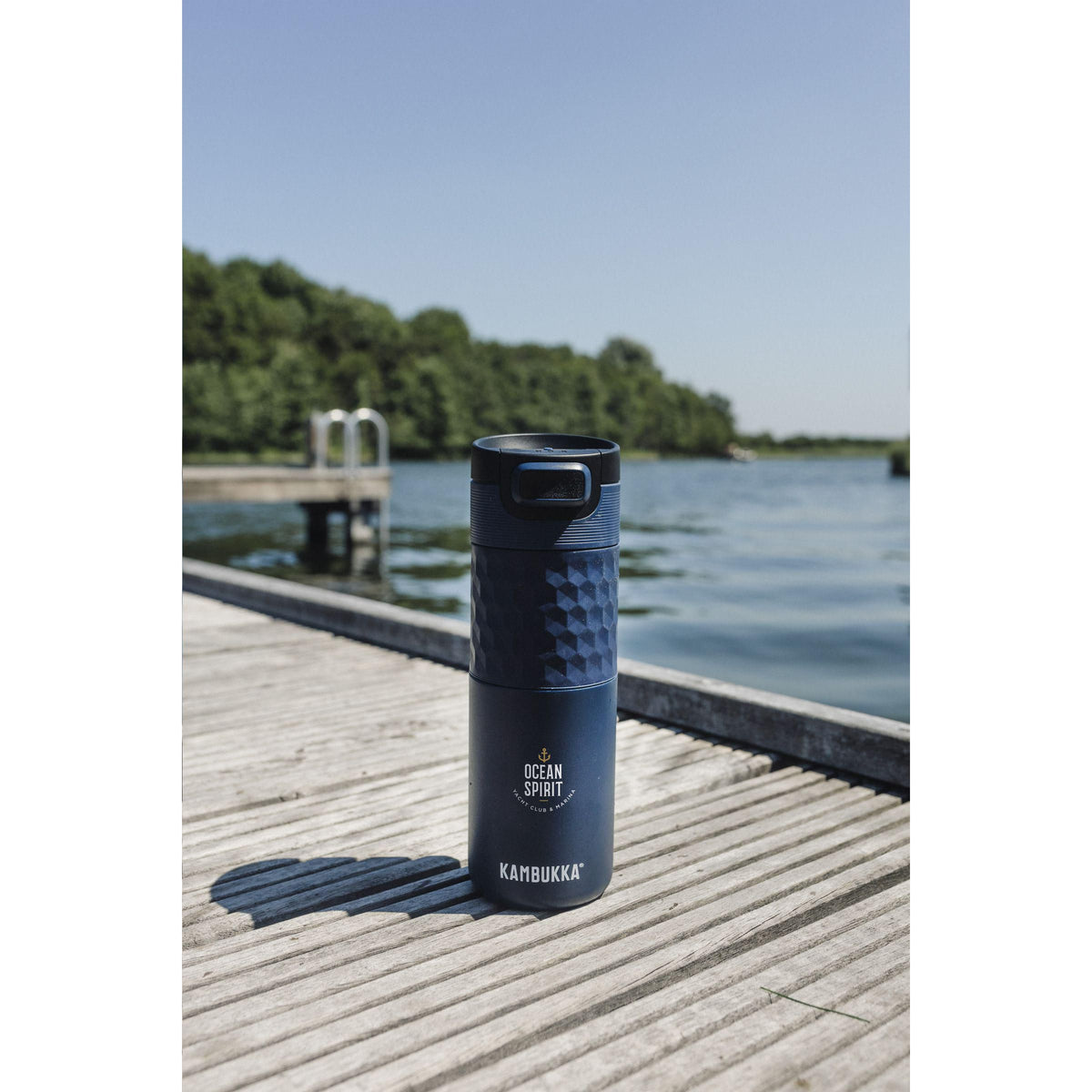 Dunkel blau