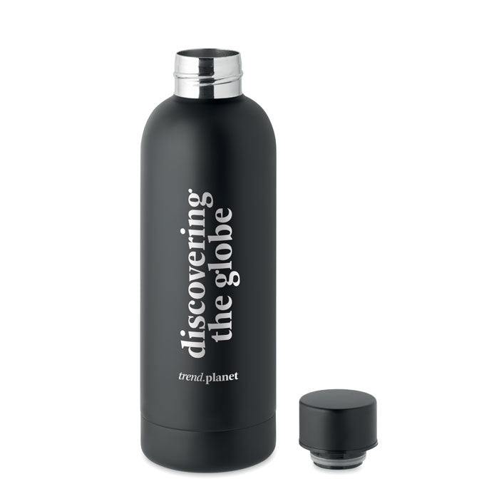 Isolierflasche Athen aus recyceltem Edelstahl mit einem wunderschönen Logodruck auf der Frontseite der Flasche, In der Farbe schwarz