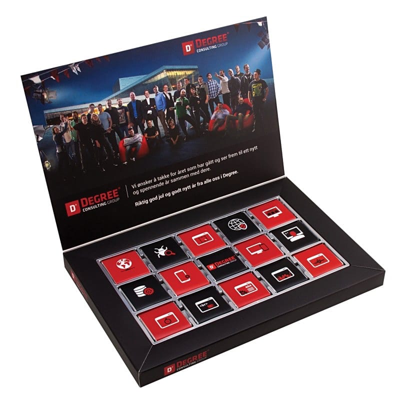 Aufklappbare Schokoladenbox mit 15 Quadraten, geöffnete Box