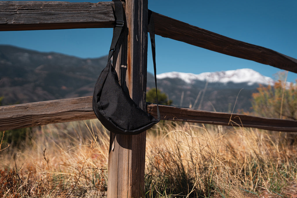Crescent AWARE™ RPET Half-Moon Sling Tasche