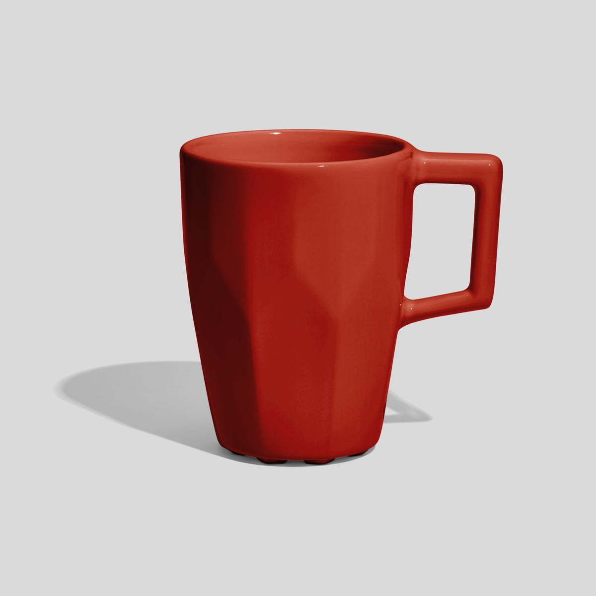 Facettierte Keramiktasse 320 ml mit Rechteckgriff – Rot