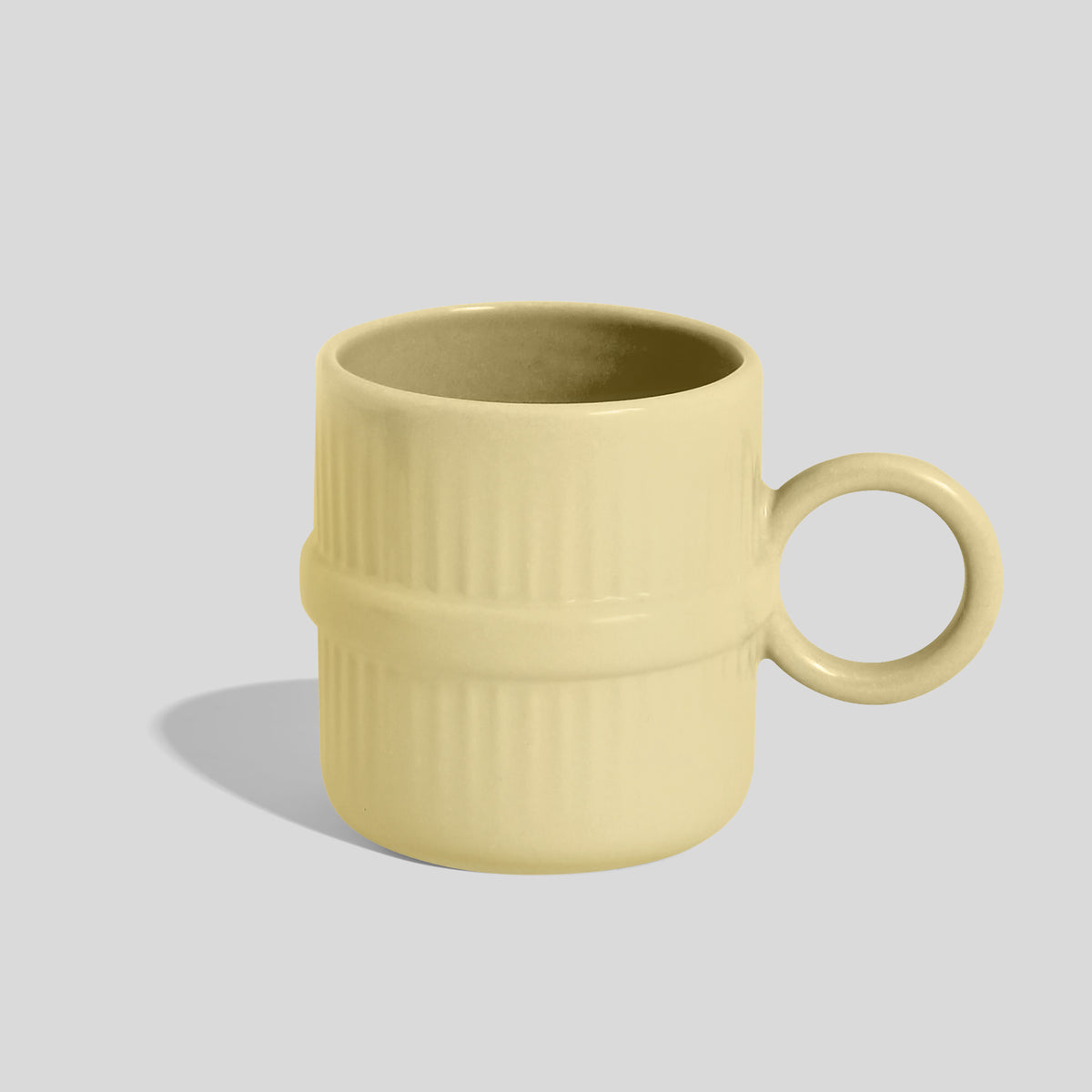 Gerippte Keramiktasse 330 ml mit Ringhenkel und Wulstband – Ecru