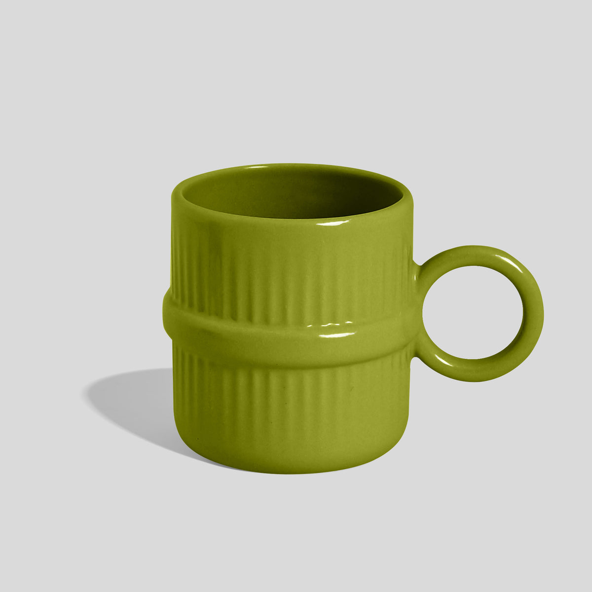 Gerippte Keramiktasse 330 ml mit Ringhenkel und Wulstband – Limettengrün