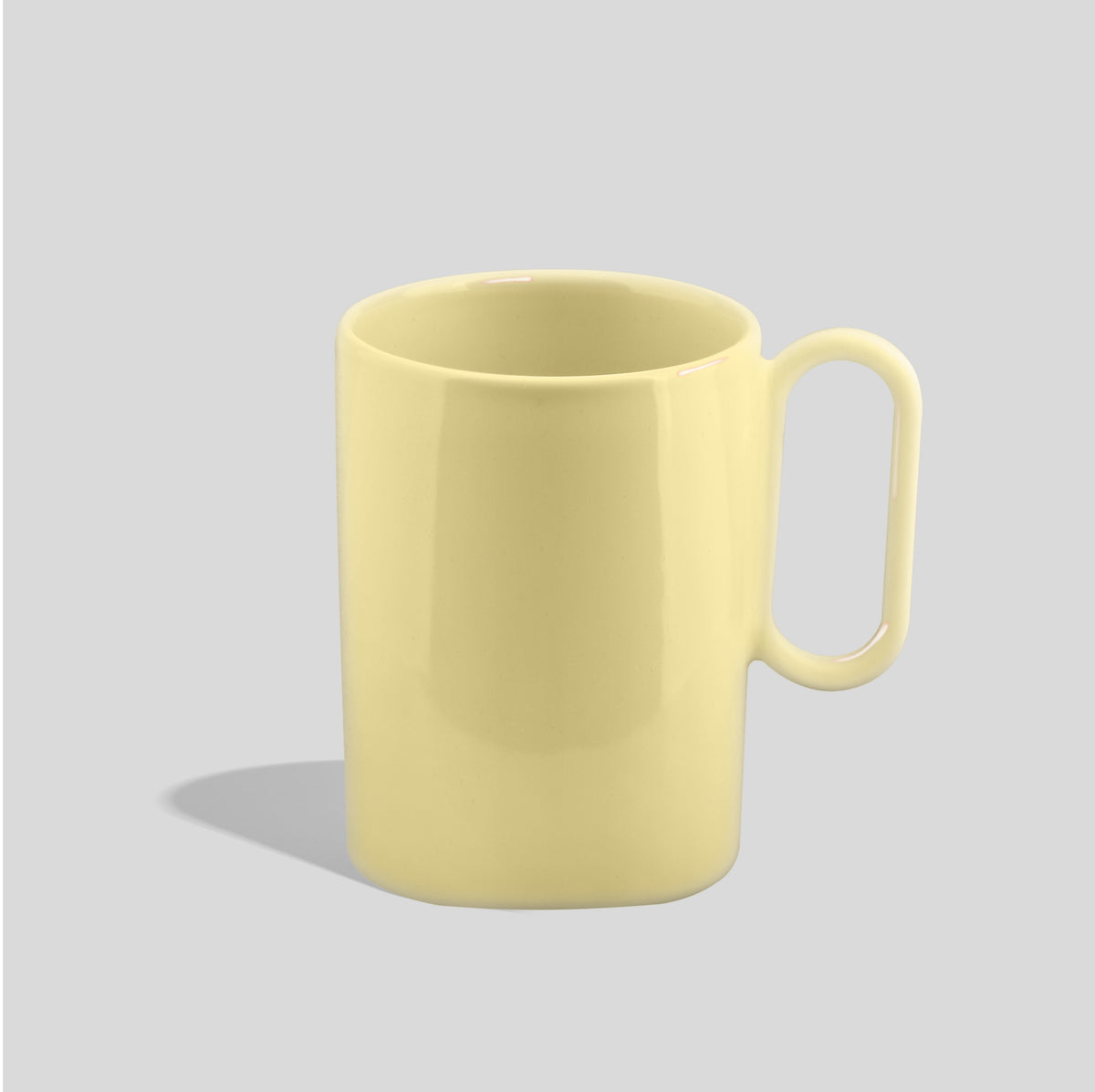 Hohe Keramiktasse 300 ml mit langgezogenem Ovalhenkel – Ecru