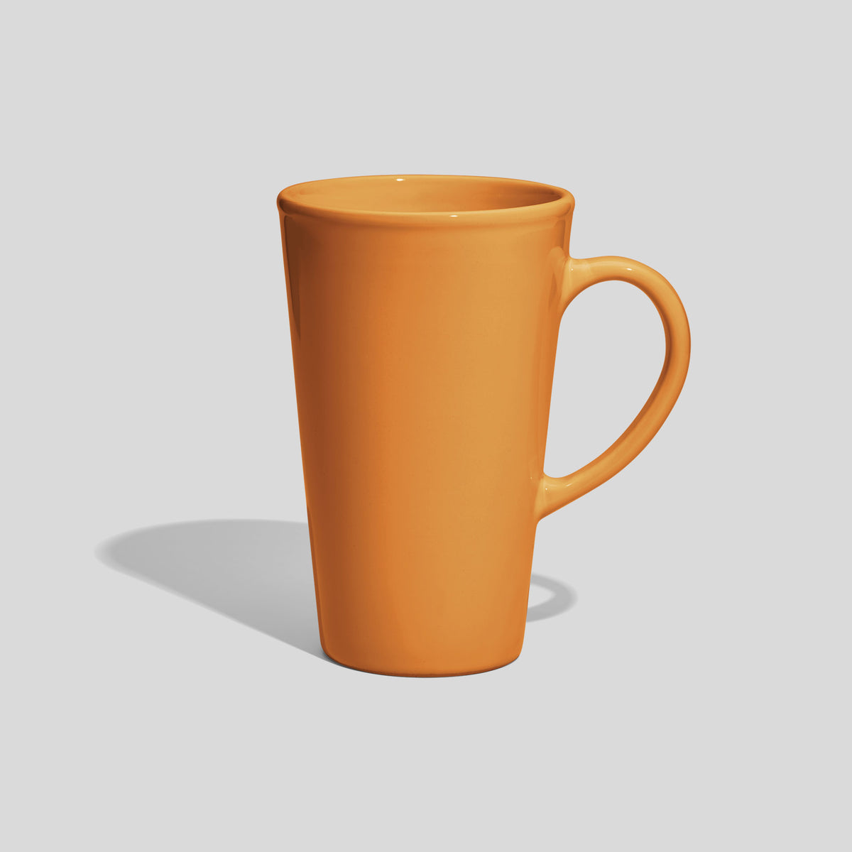 Hohe konische Keramiktasse 740 ml mit Bogenhenkel – Senfgelb