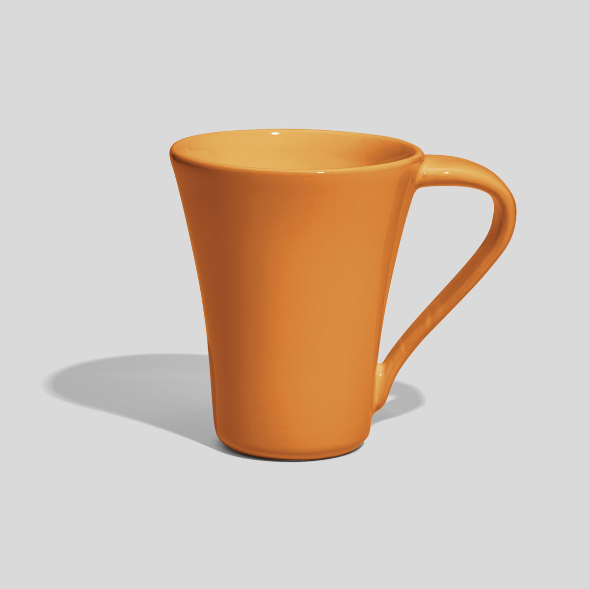 Konische Keramiktasse 250 ml mit schwingendem Henkel – Senfgelb