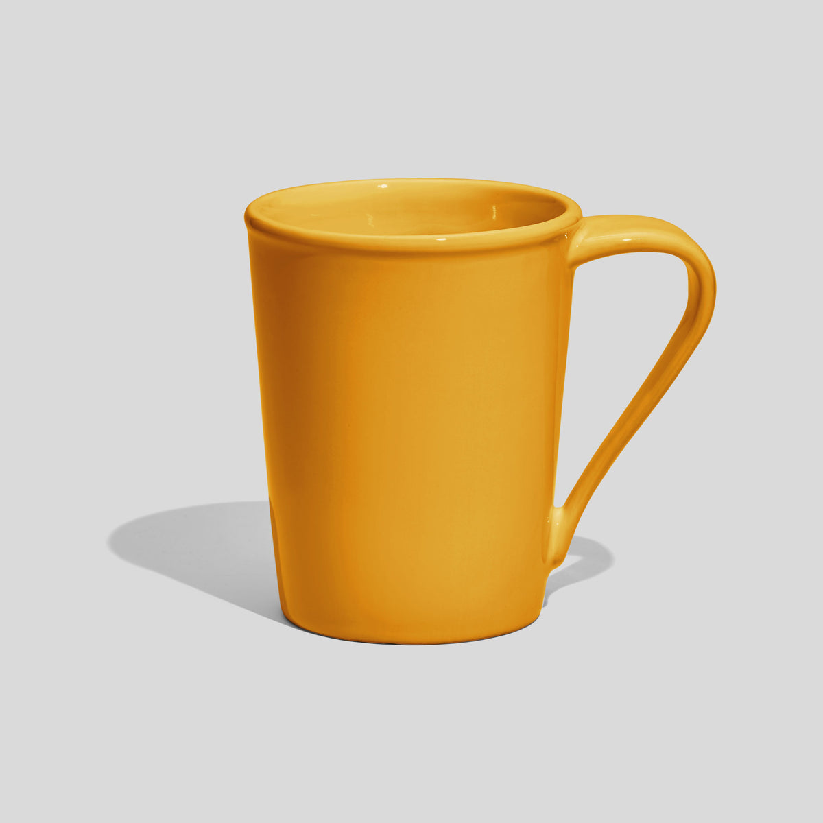 Konische Keramiktasse 350 ml mit lang gezogenem Henkel – Gelb