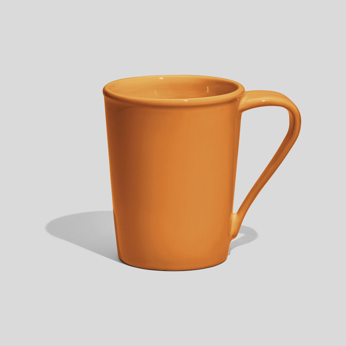 Konische Keramiktasse 350 ml mit lang gezogenem Henkel – Senfgelb