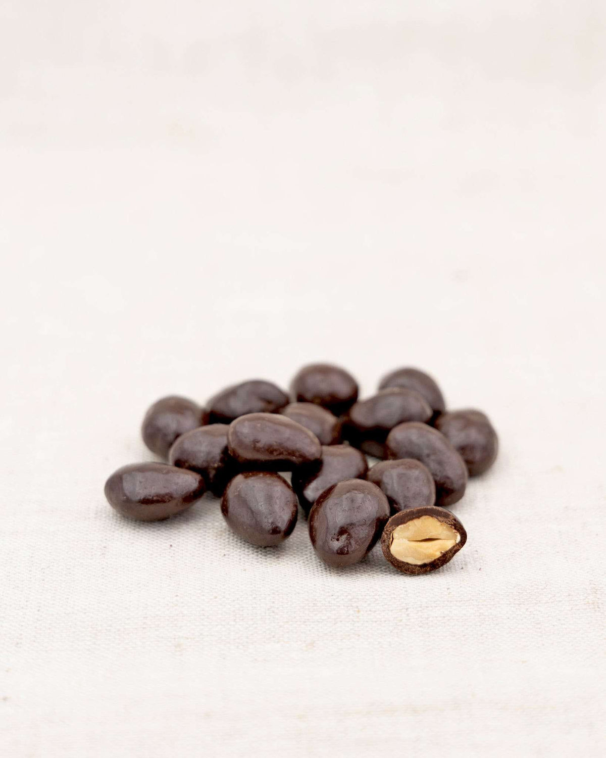 LANDGARTEN Bio Mandeln in Zartbitter Karamell 170 g mit Logo
