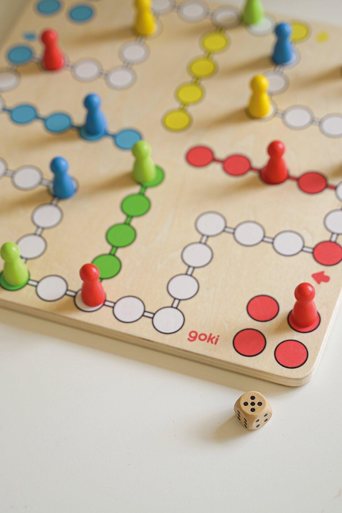 Ludo Brettspiel aus Holz in vier Farben, 28 cm – weitere Ansicht