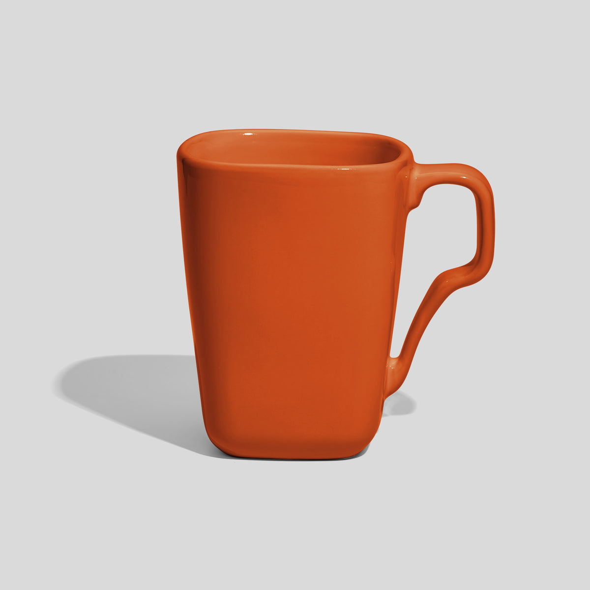 Quadratische Keramiktasse 330 ml mit Schwunghenkel – Orange