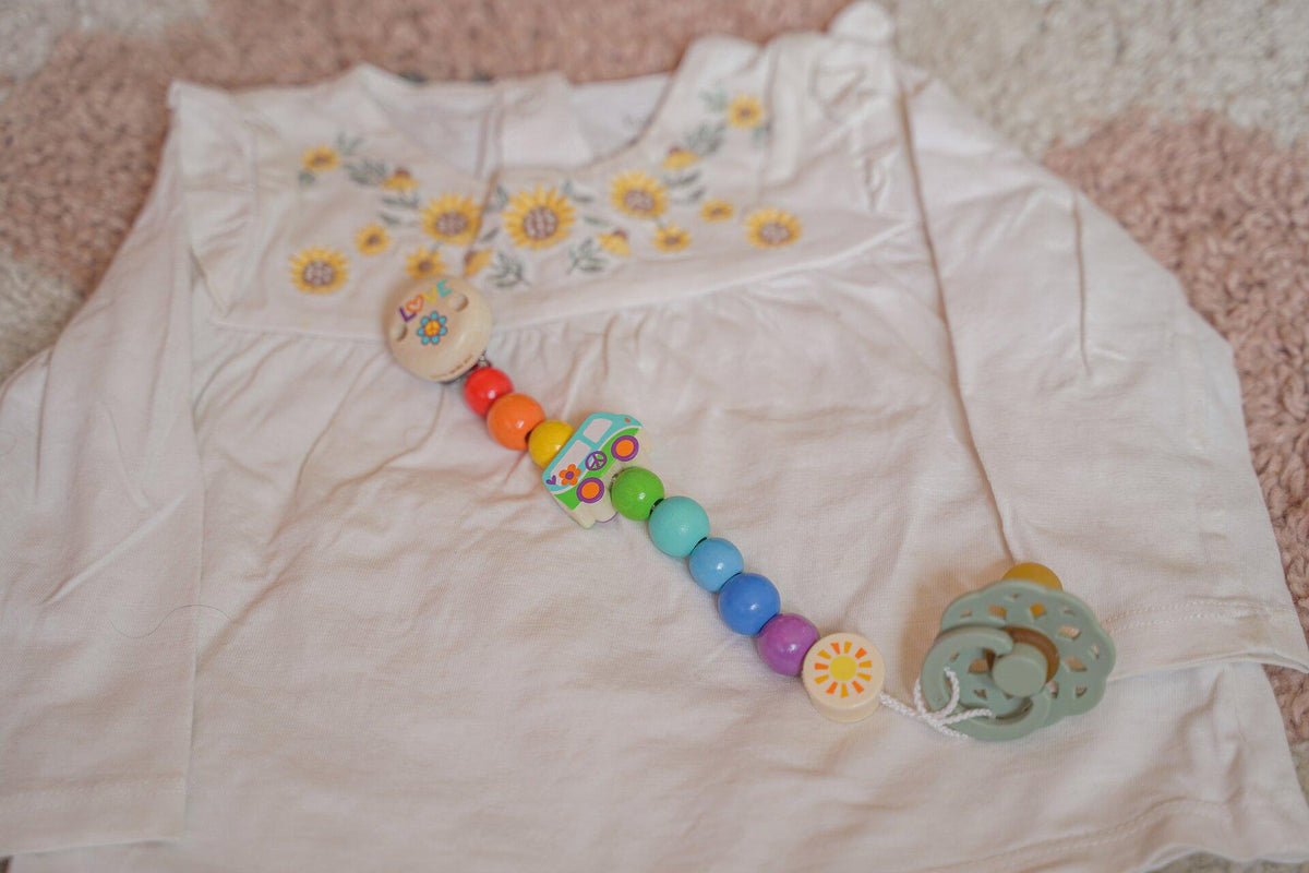 Schnullerkette Van mit Blumen und Regenbogenperlen – zweite Ansicht
