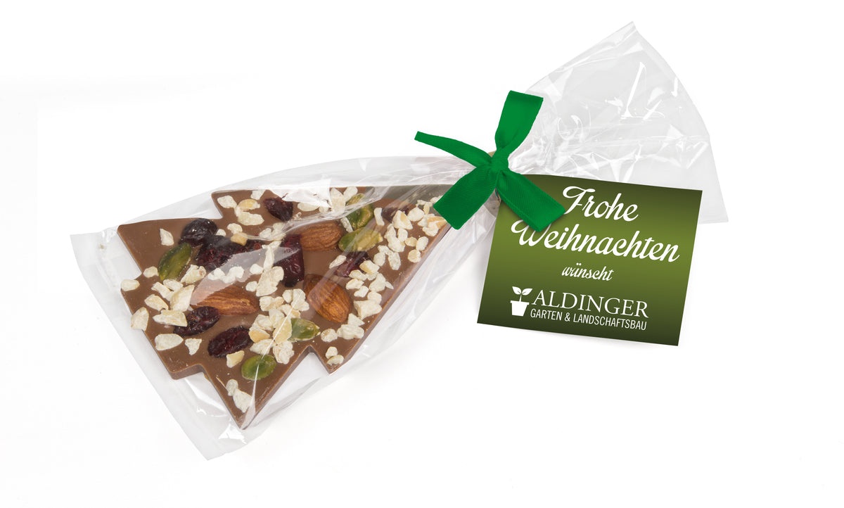 Schokoladenweihnachtsbaum mit Nusstopping und Schleifenclip