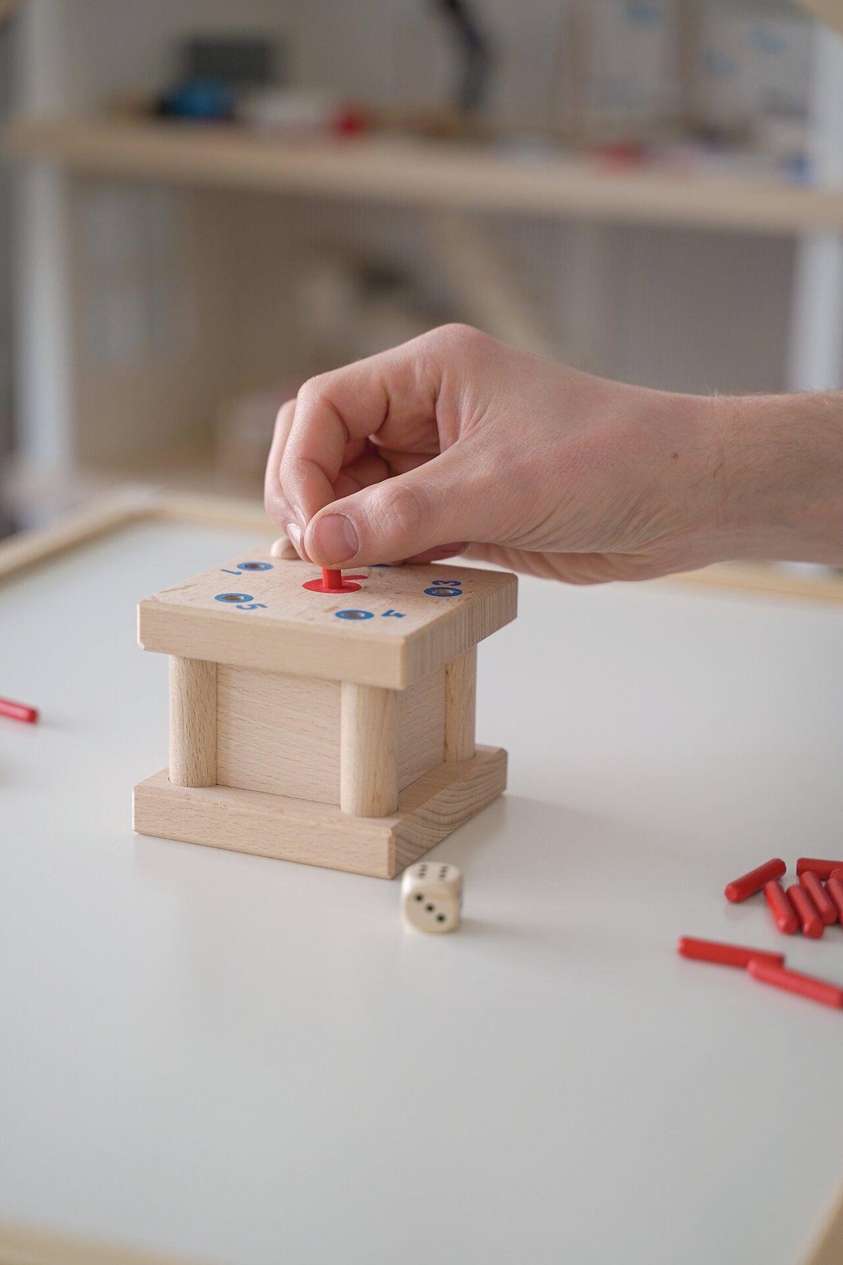 Steckspiel Die verflixte 6 mit Würfel und 40 Pins – weitere Ansicht