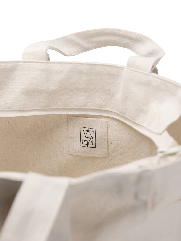 VINGA Hilo AWARE™ Tasche mit Reißverschluss aus rec. Canvas – off white
