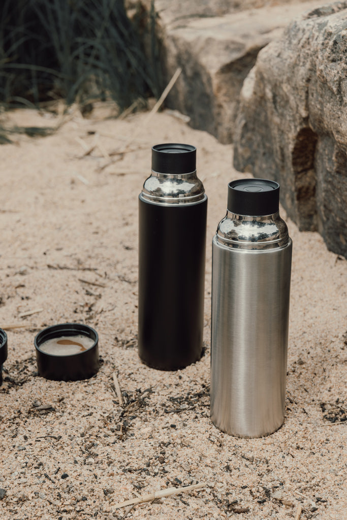VINGA Tono RCS Thermoskanne mit zwei Bechern, 750ml