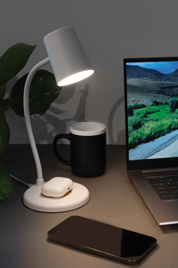 Zenara 15W Schreibtischlampe aus RCS rec. Plastik & Kork