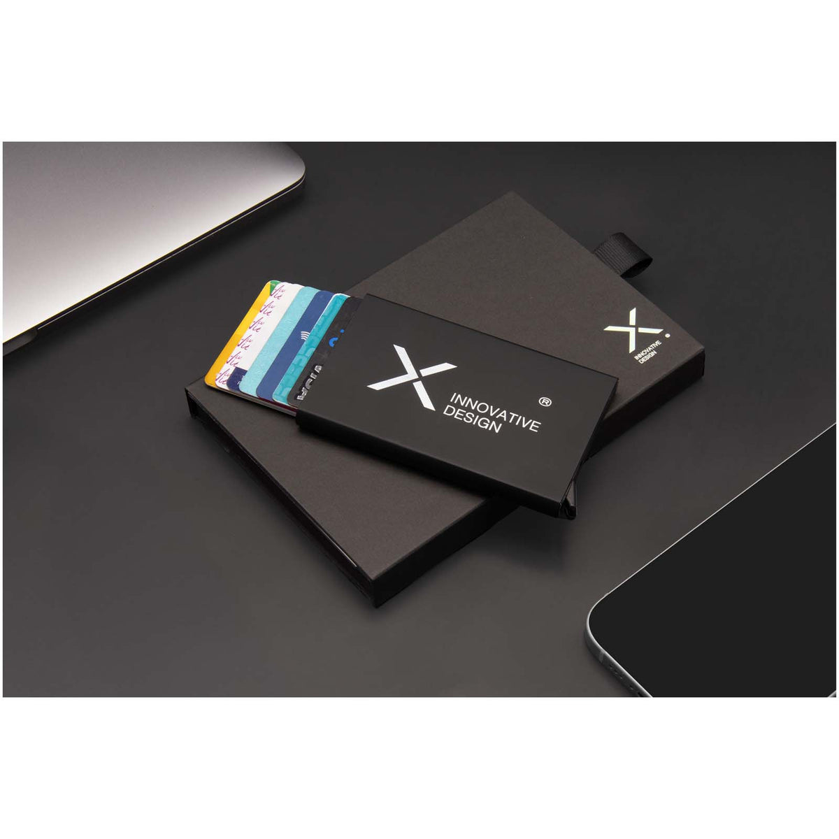 SCX.design O35 Magnetischer RFID Kartenhalter – Schwarz