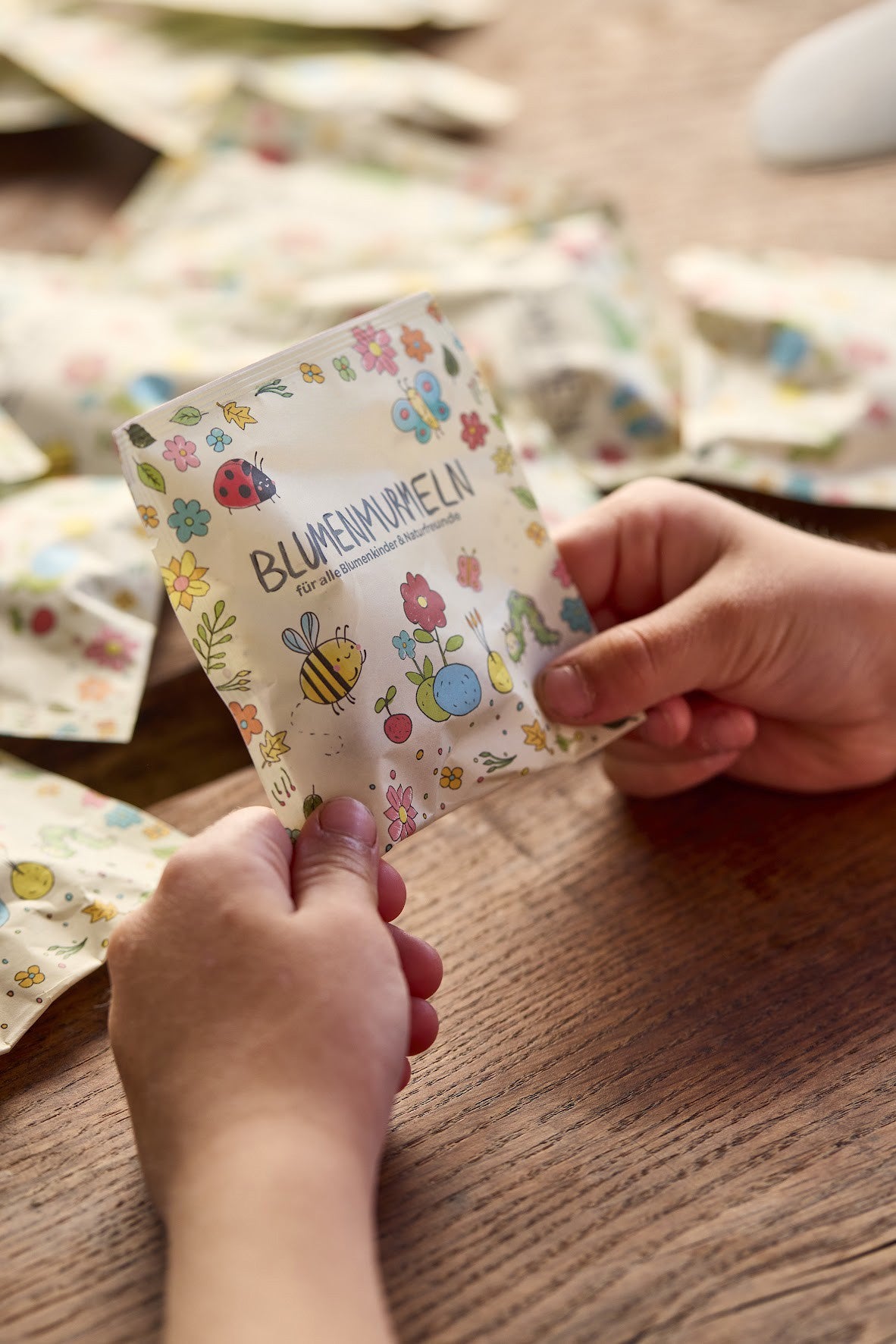 5 Blumenmurmeln im Siegelrandbeutel aus Papier bedruckt – Detail