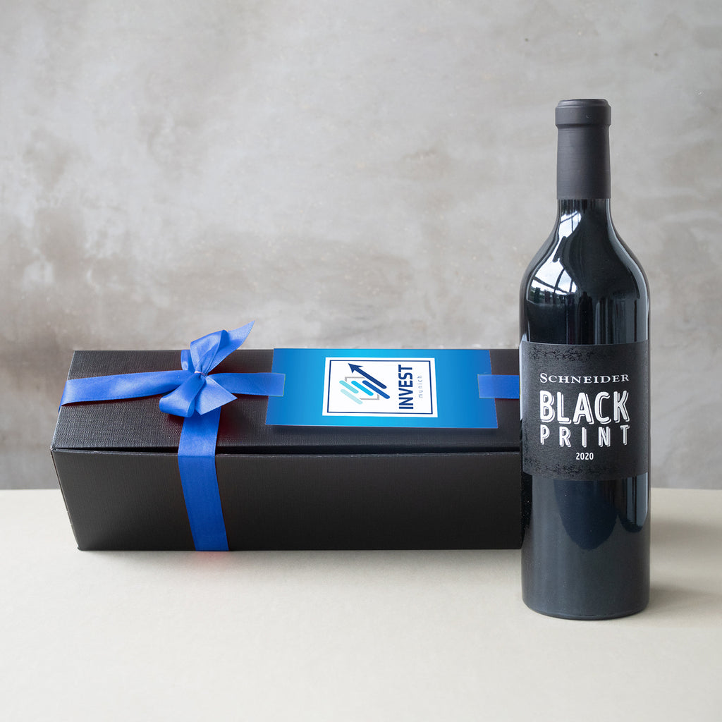 Geschenkbox mit Wein und individualisierter Karte - blaue Schleife