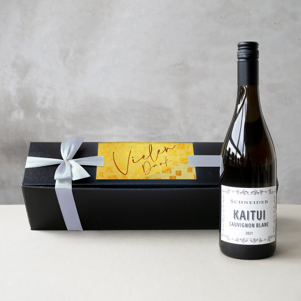 Kaitui Sauvignon Blanc in edler Geschenkbox mit silberner Schleife: Hochwertiger Weißwein in schwarzer Geschenkbox mit Schleife und individueller Karte.