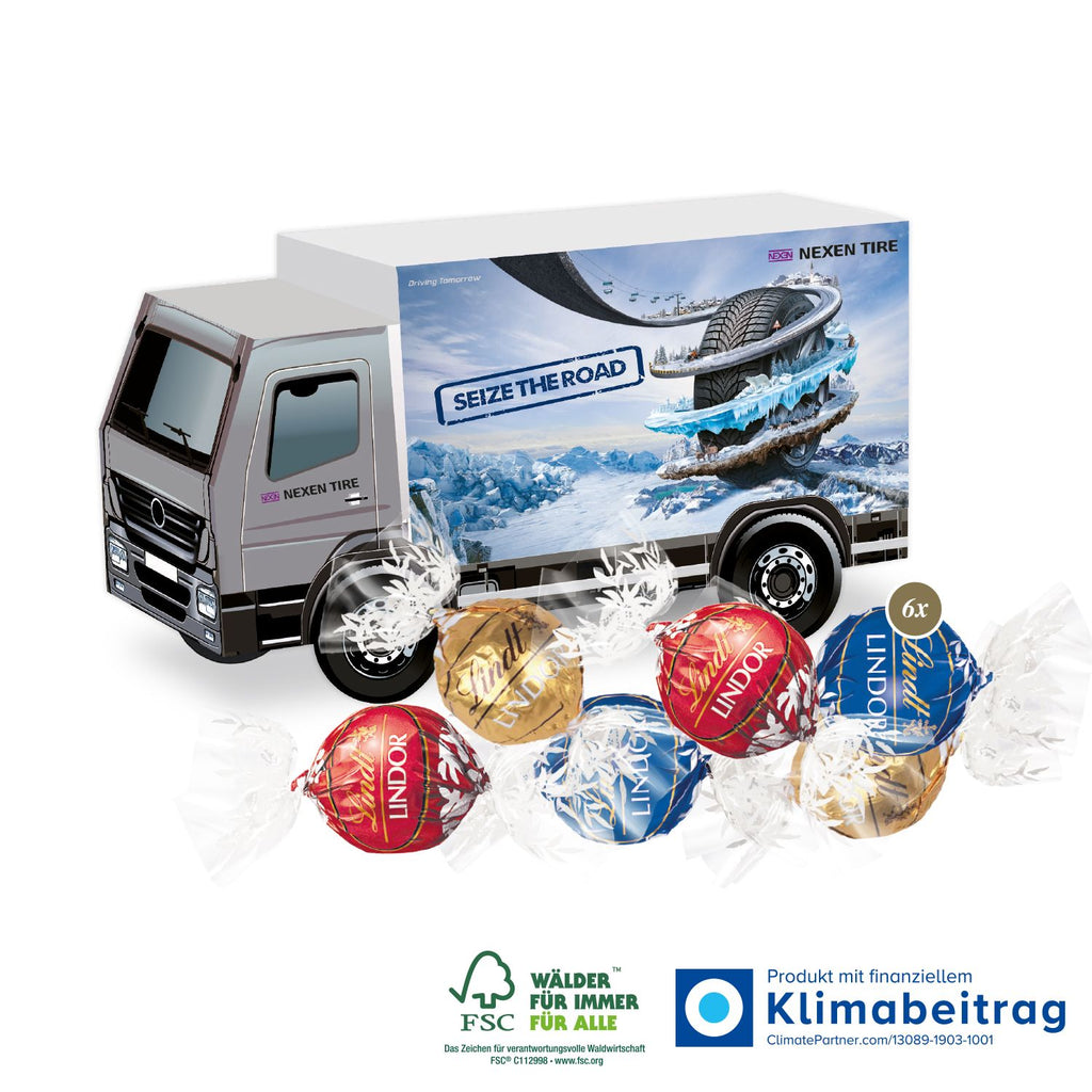 Nachhaltiger 3D LKW Adventskalender mit Lindor Pralinés, klimaneutral und aus FSC®-zertifiziertem Karton – perfekt für die Weihnachtszeit.