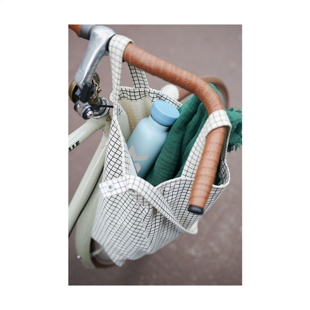 Moodbild: Thermosflasche in einer Tasche am Fahrrad