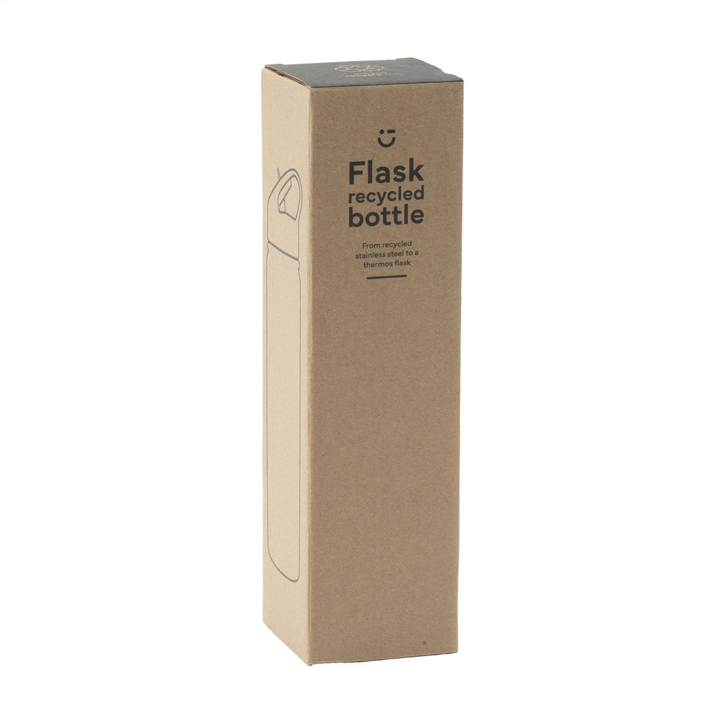 Thermosflasche aus recyceltem Edelstahl und einem buntem Logo-Design auf der Front. Kartonverpaackung