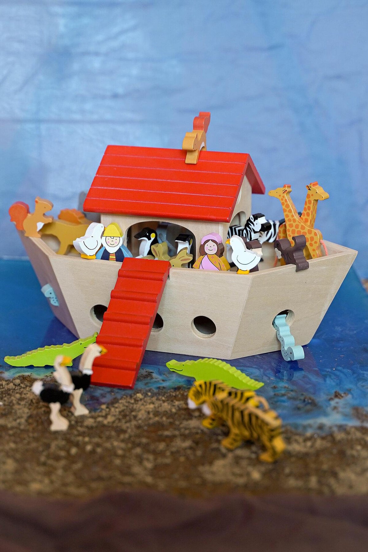 Arche Noah Set aus Holz mit 30 Tieren, Noah und Frau – Draufsicht