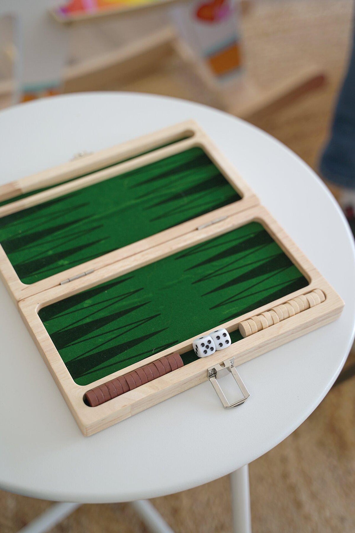 Backgammon Holzspiel kompakt, 25 x 24 cm, von goki – weitere Ansicht
