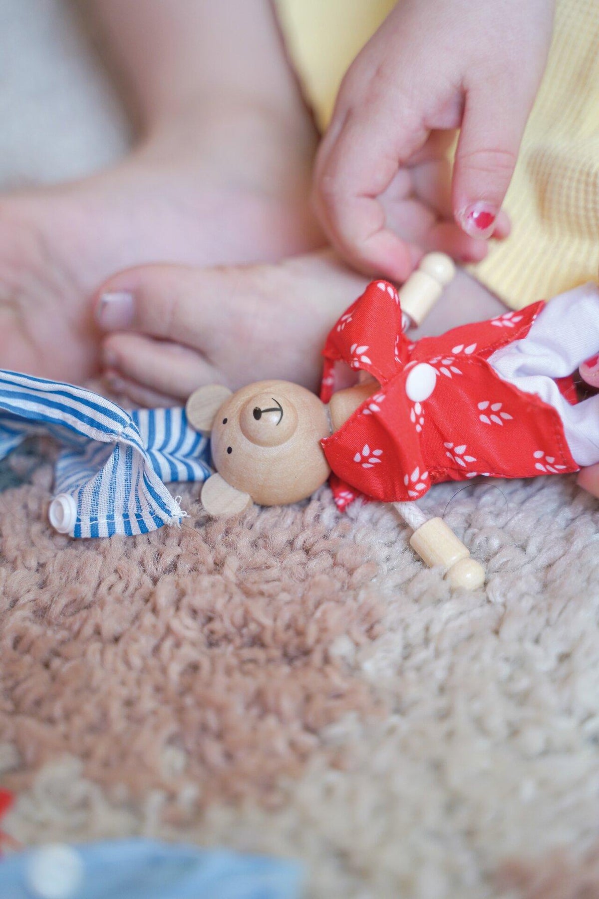 Biegepuppen Bärchens Klamottenkiste Benna und Bennoh – Bildansicht
