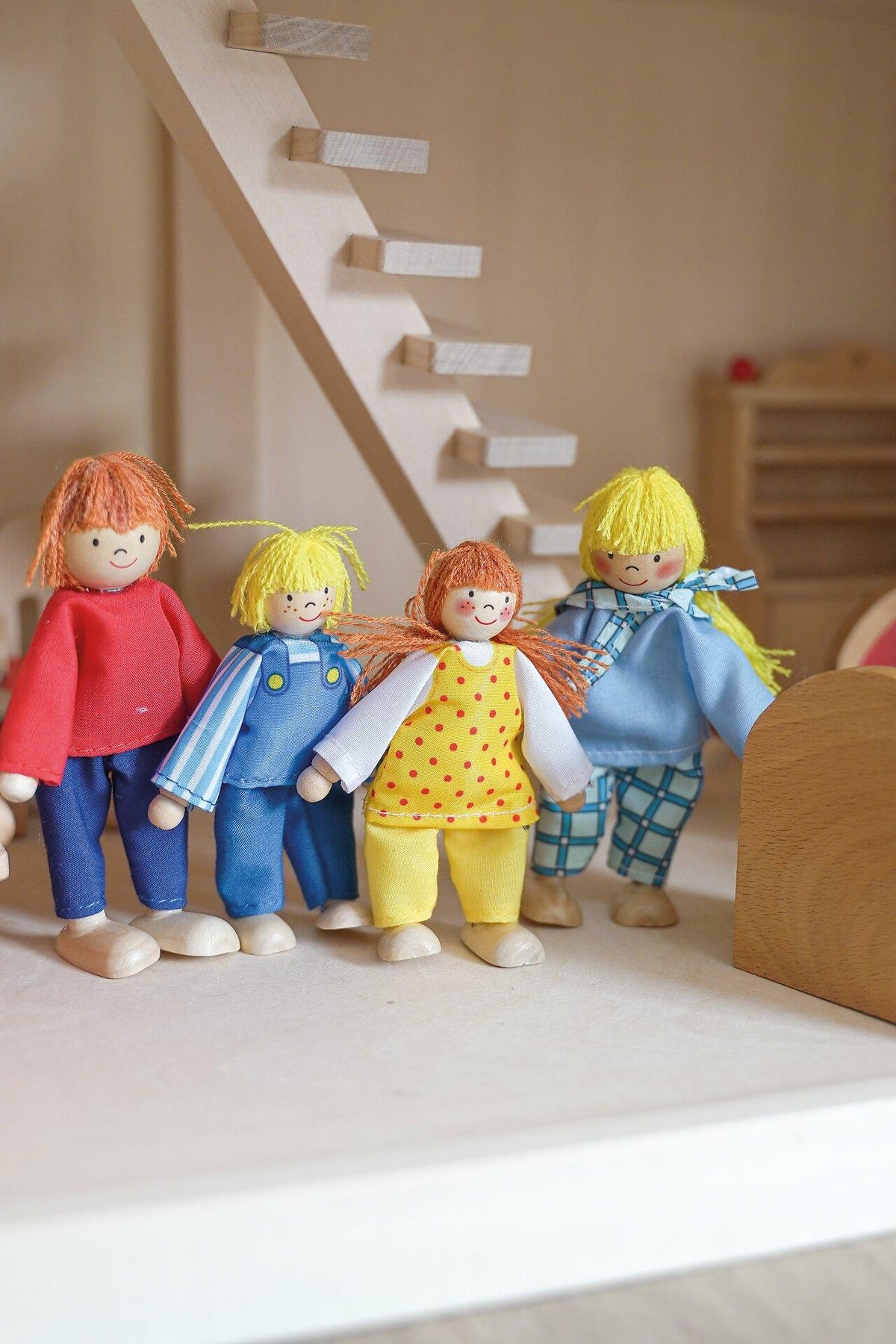 Biegepuppen Junge Familie mit vier Figuren – Gesamtansicht