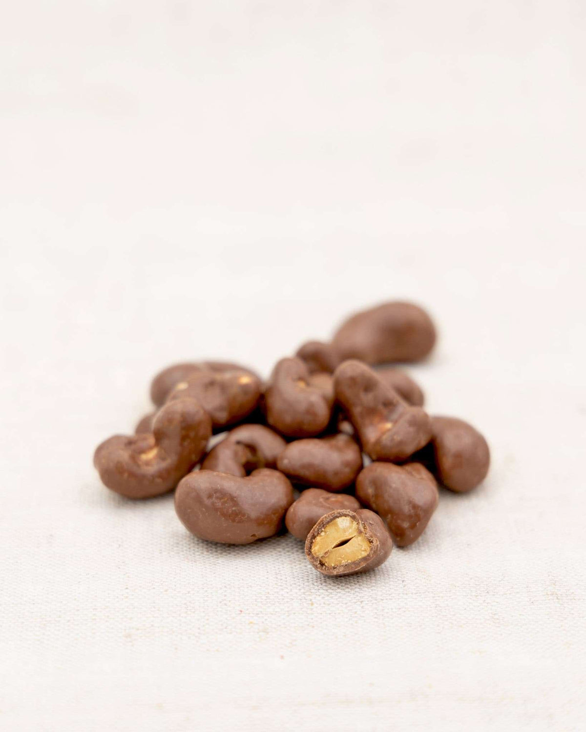 Bio Snack Werbetütchen 30 g mit Deinem Design – Bio Cashews in Vollmilch Schokolade mit Salzkaramell, 30 g