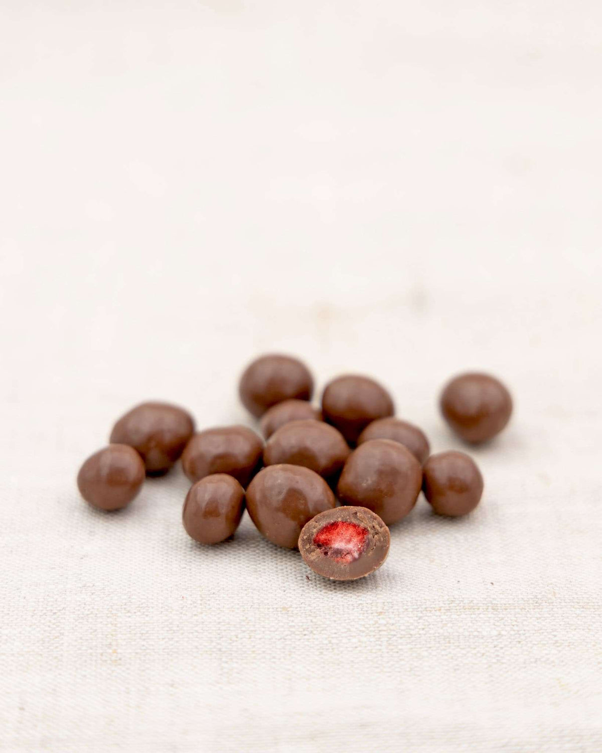 Bio Snack Werbetütchen 30 g mit Deinem Design – Bio Erdbeeren in Vollmilch Schokolade, 30 g