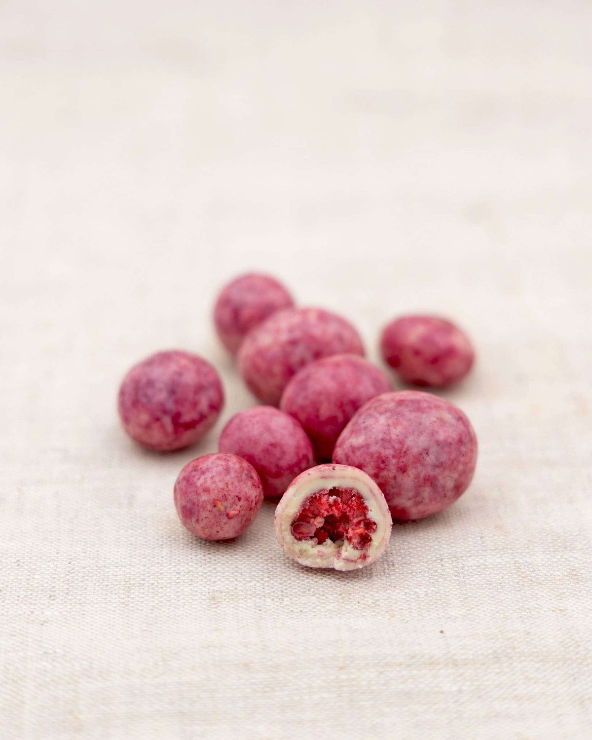 Bio Snack Werbetütchen 30 g mit Deinem Design – Bio Himbeeren in Beeren Schokolade, 30 g