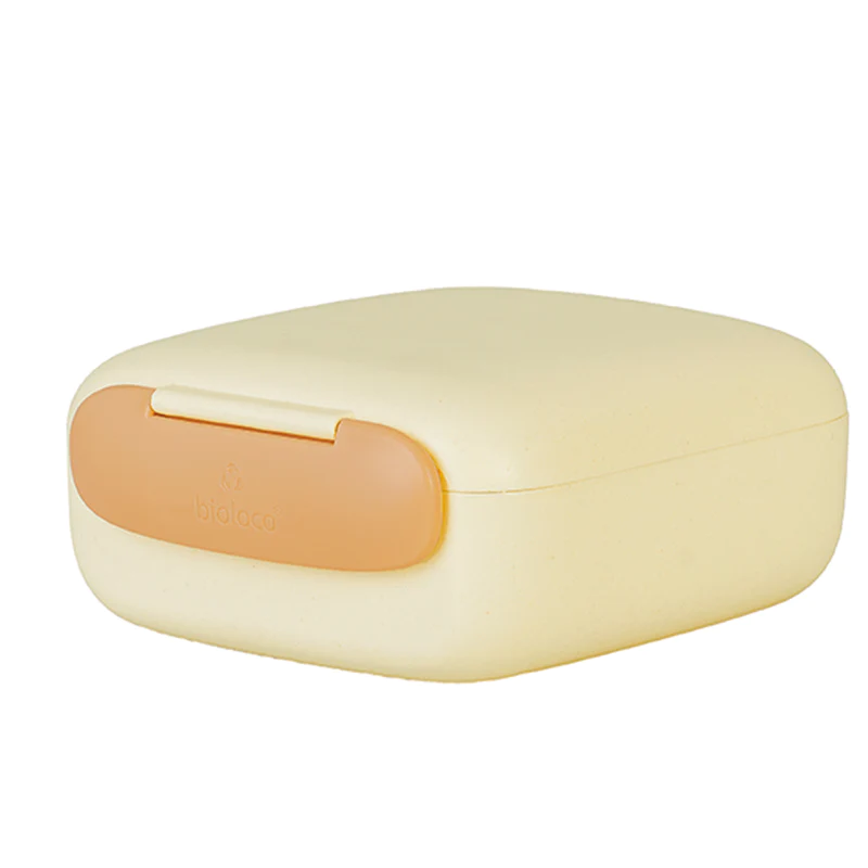 Urban Lunchbox mini in der Farbe Butter mit Eigelb farbenen Verschluss