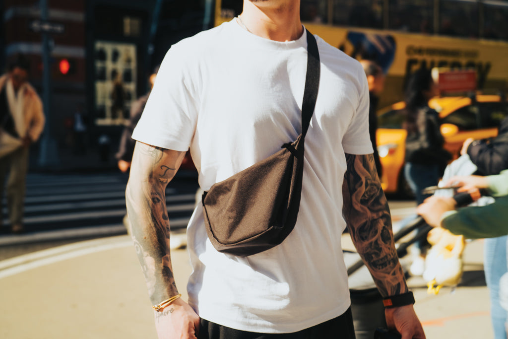 Crescent AWARE™ RPET Half-Moon Sling Tasche