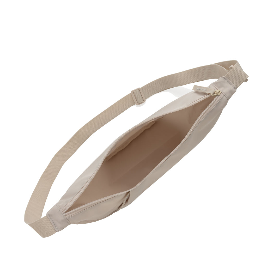 Crescent XL AWARE™ RPET Half-Moon Sling Tasche – beige