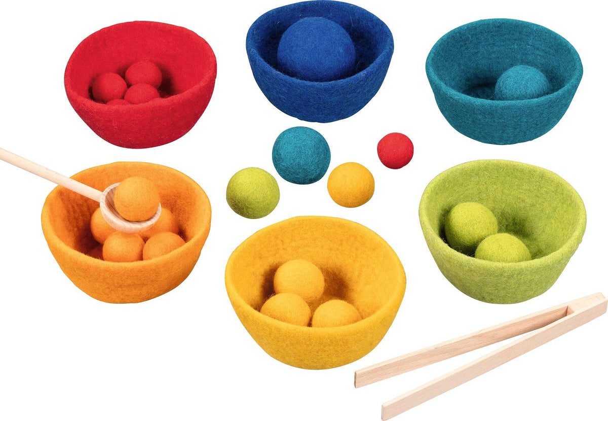 Farbsortierspiel Sorterino mit Filzschalen und Holzzange – weitere Ansicht