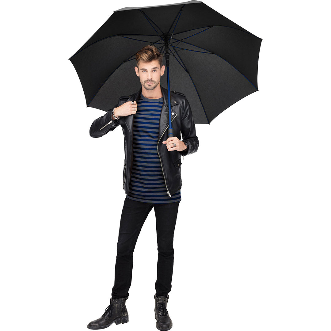 FARE Gästeschirm Style mit farbigem Stock – Schwarz / Euroblau
