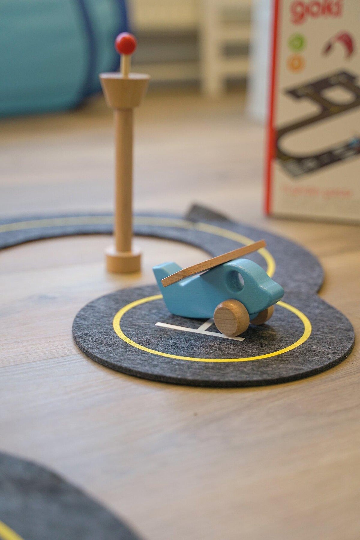 Flughafen Spielset gokiAir aus Holz und Filz