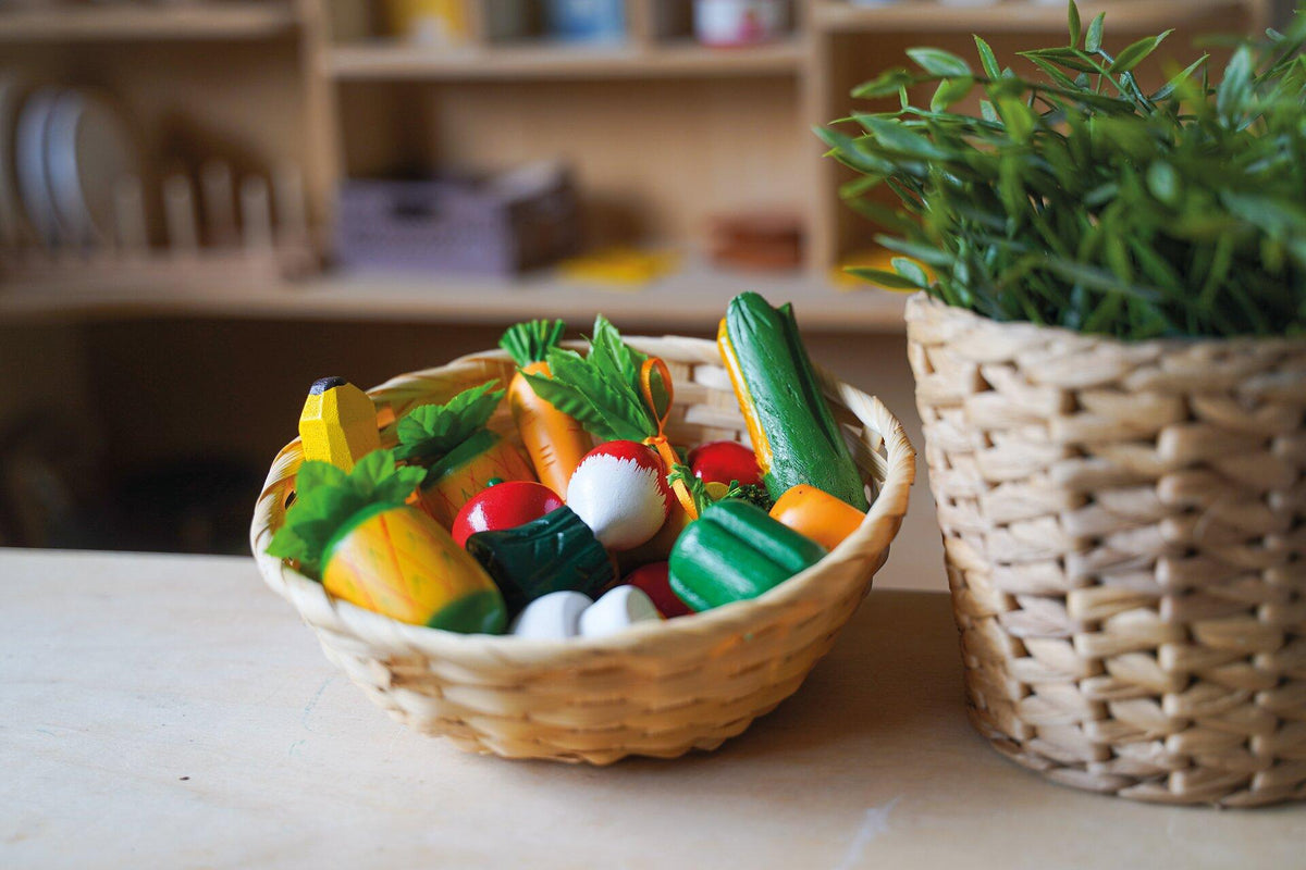 Fruchtkorb mit 21 Teilen Obst und Gemüse von goki – Nahaufnahme