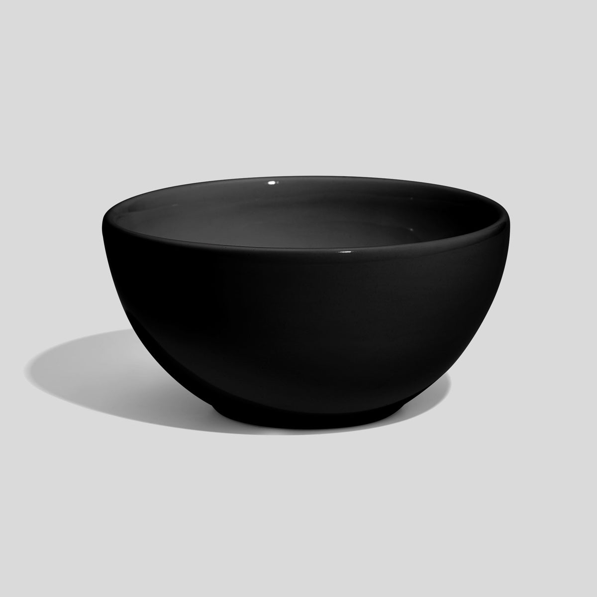 Halbrunde Keramikschale 280 ml mit Fußring – Schwarz