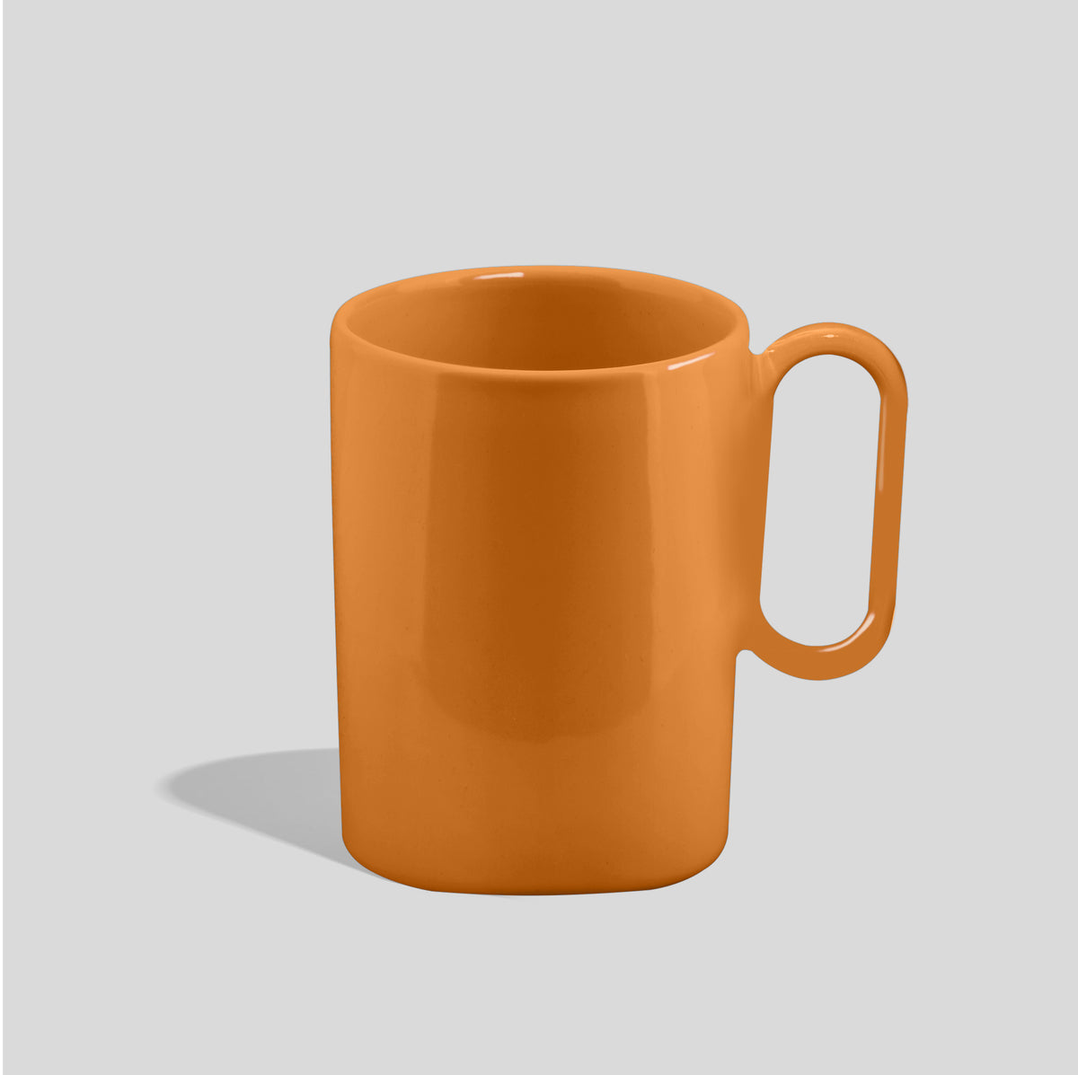 Hohe Keramiktasse 300 ml mit langgezogenem Ovalhenkel – Senfgelb