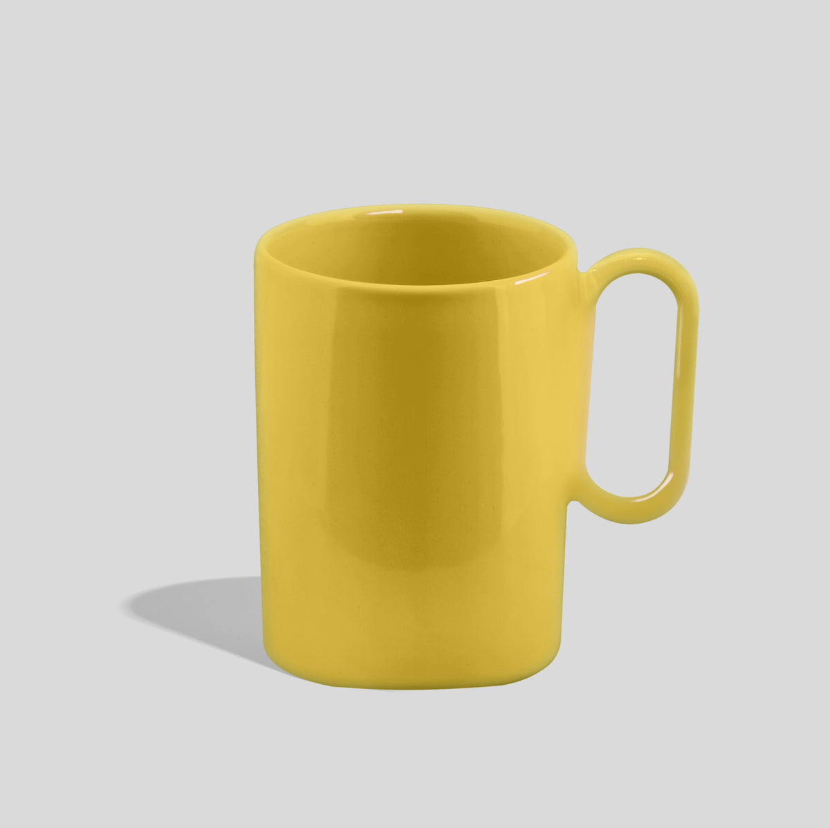Hohe Keramiktasse 300 ml mit langgezogenem Ovalhenkel – Sonnengelb