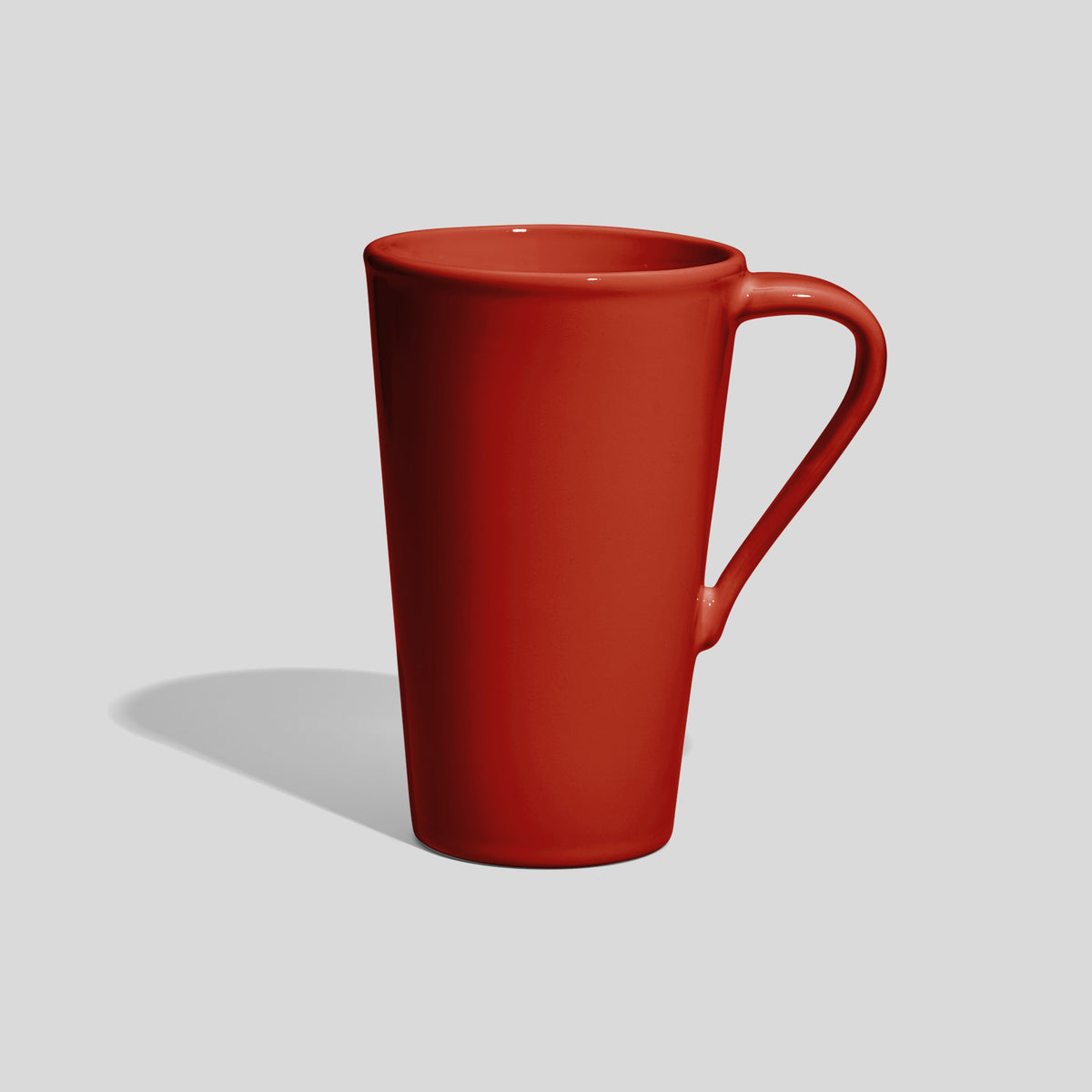 Hohe Keramiktasse 450 ml mit schmalem Schwunghenkel – Rot