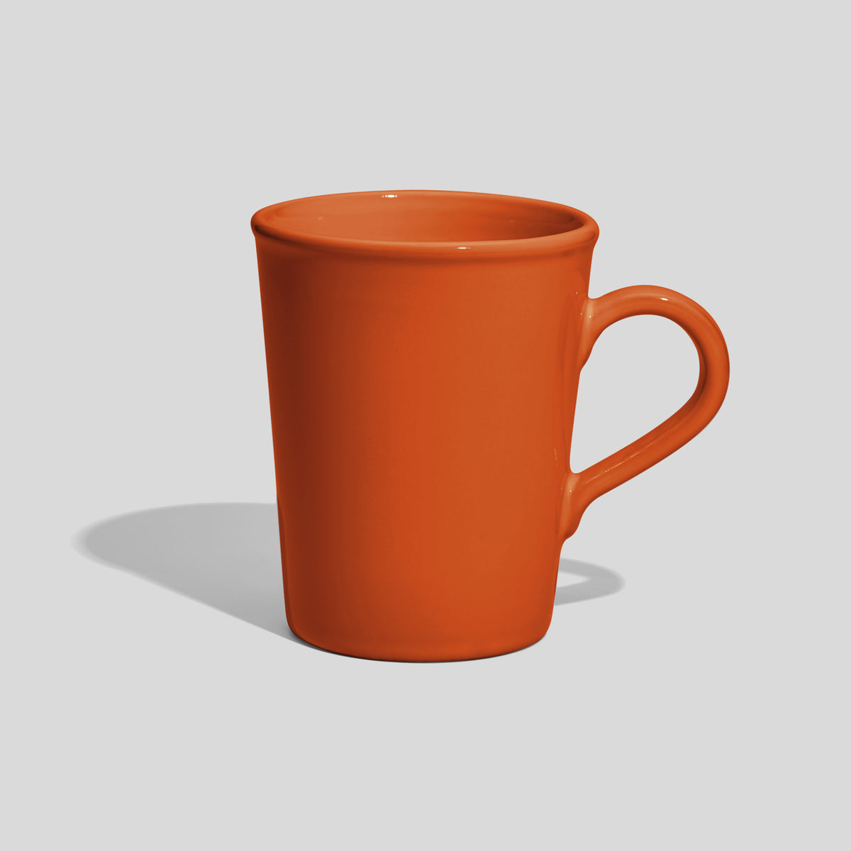 Hohe konische Keramiktasse 350 ml mit kleinem Henkelbogen – Orange