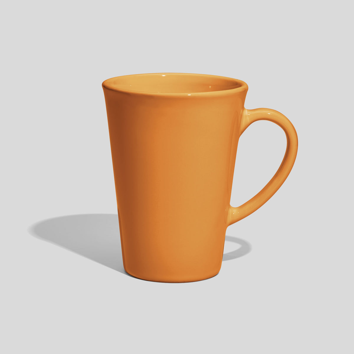 Hohe konische Keramiktasse 450 ml mit Bogenhenkel – Senfgelb