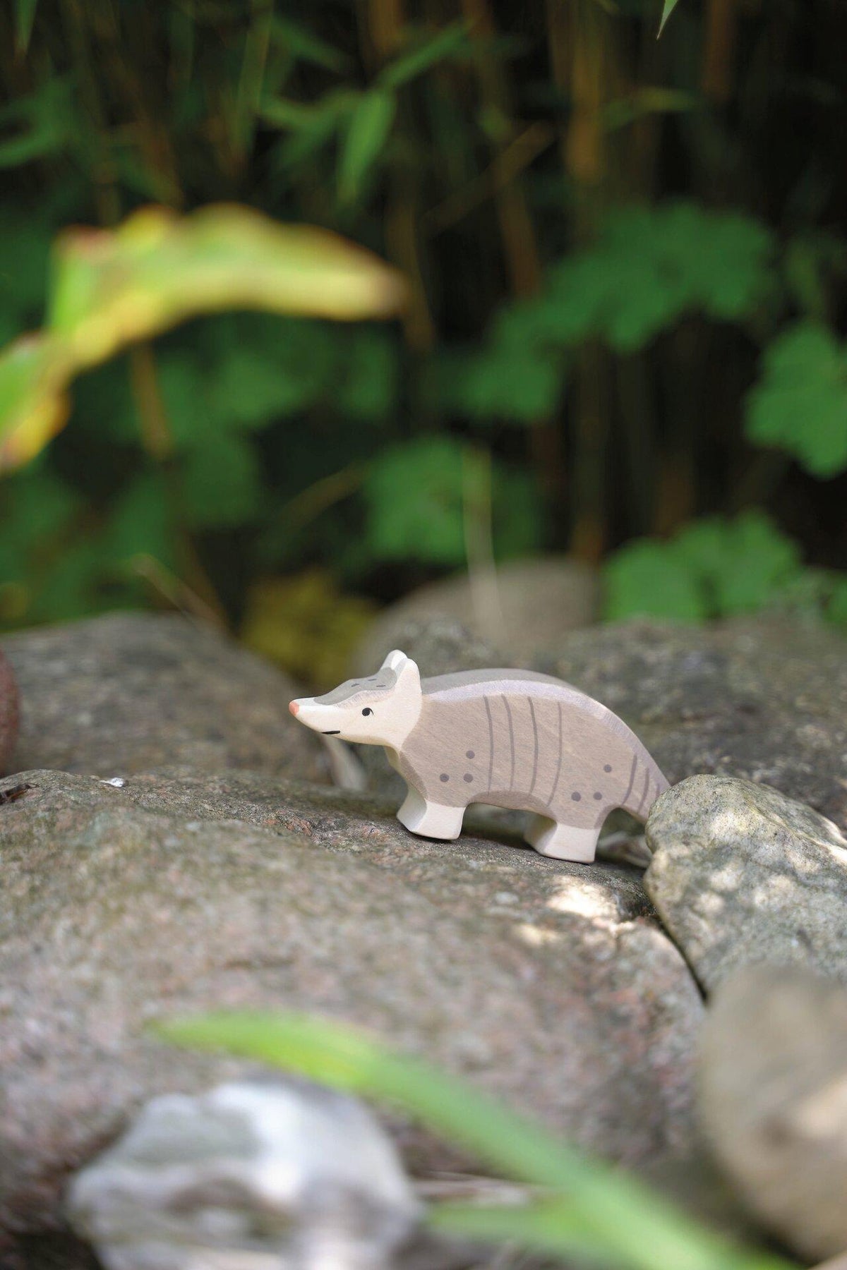 Holzfigur Gürteltier mit Panzerstreifen von HOLZTIGER – Detail