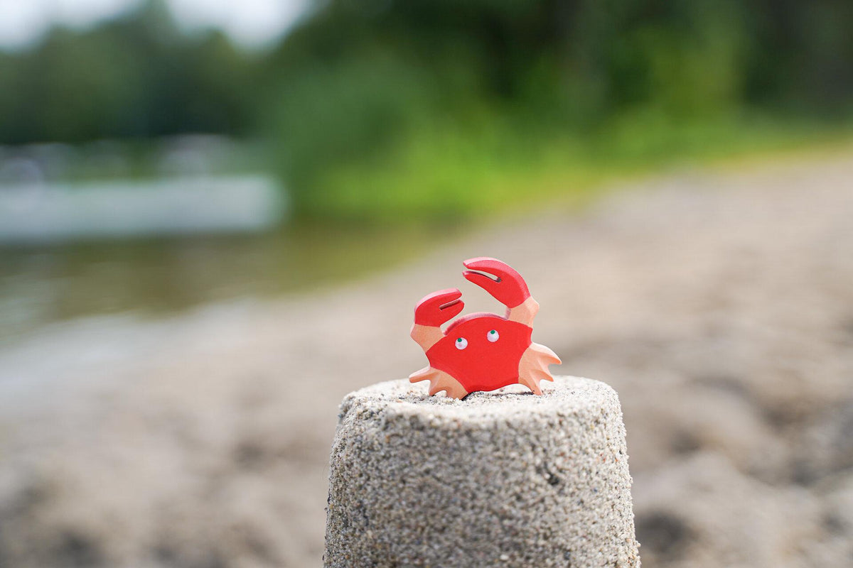 HOLZTIGER Holzfigur Krabbe in Rot mit Scheren – Ansicht